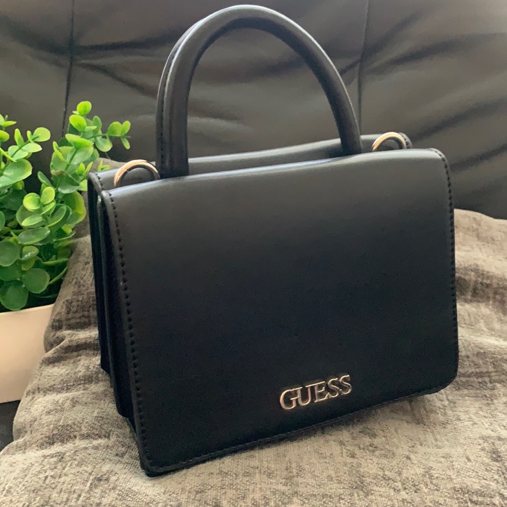 Gorgeous little carry on or crossbody Guess bag! Perfect for casual or dressy